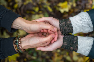 Een 3-daagse, lichaams- en ervaringsgerichte training. Leren over (je) vrouw zijn van vrouwen. Wakker je levensvuur aan en verbind je opnieuw met je lijf, emotie, gevoel, hart en seksuele energie.